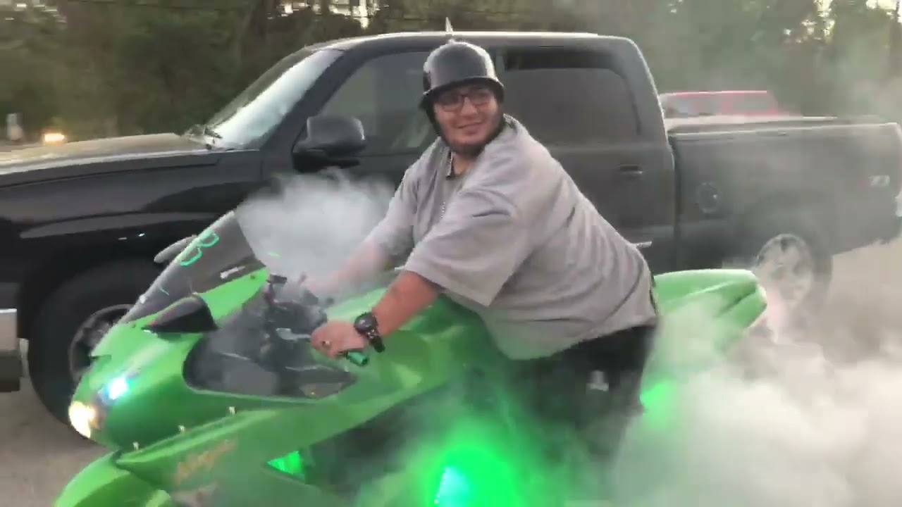 Learning how to do a burnout on a Kawasaki ￼Zx14 for the first
