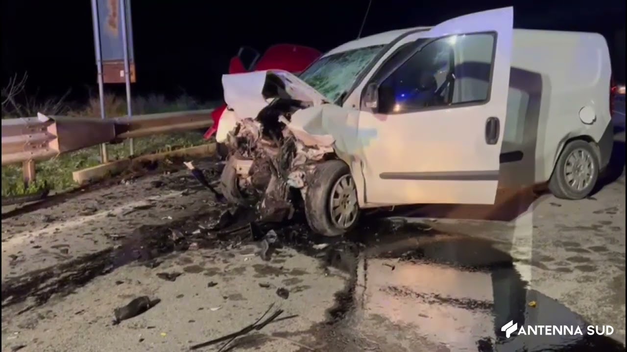04 Febbraio 2023   Laterza   Impatto violentissimo auto furgone, tre morti