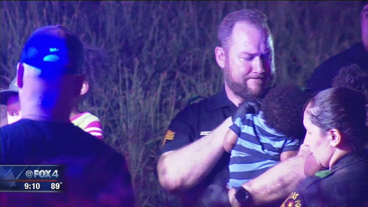 Photo of Dallas Police officer comforting baby goes viral