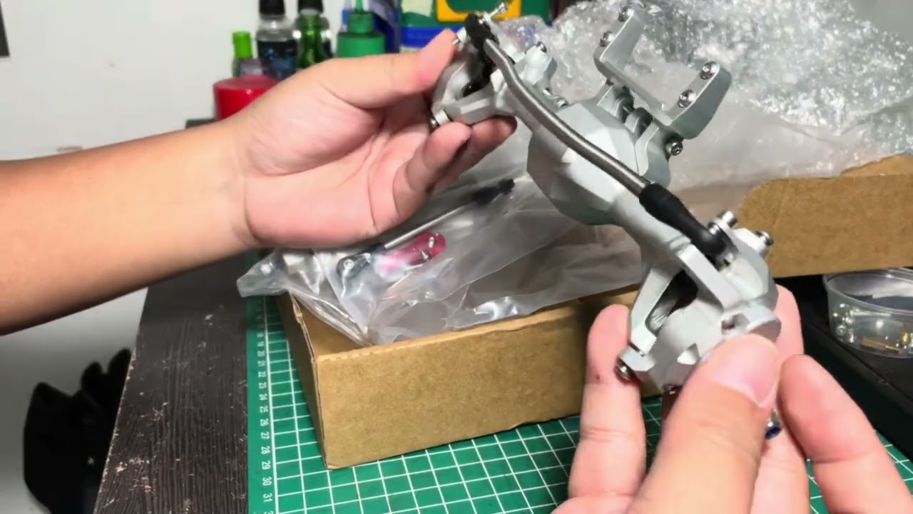 Unboxing clone vanquish f9 portal axle for scx10.2 + field test.