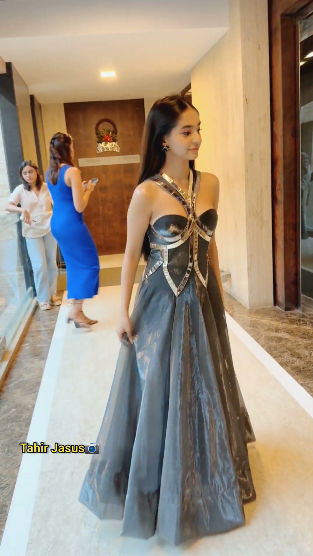 Mast L??k. #anushkasen #shorts #tahirjasus #bollywood