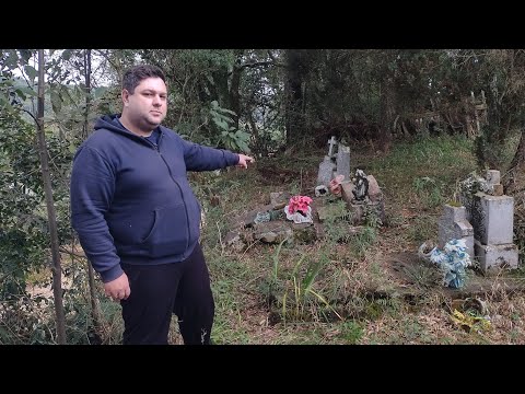 😱ABANDONED CEMETERY CRUMBLING INTO THE RAVINE! 🚨