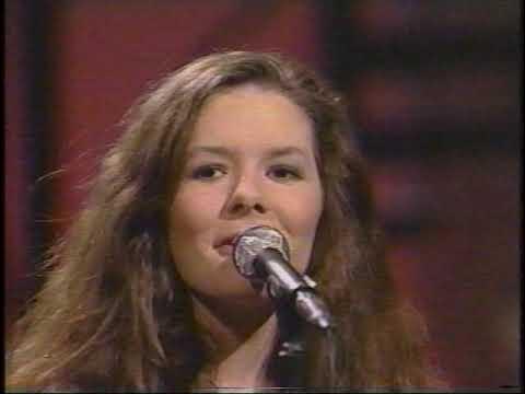Edie Brickell And New Bohemians - What I Am (David Letterman 1988) (BEST  QUALITY) - YouTube
