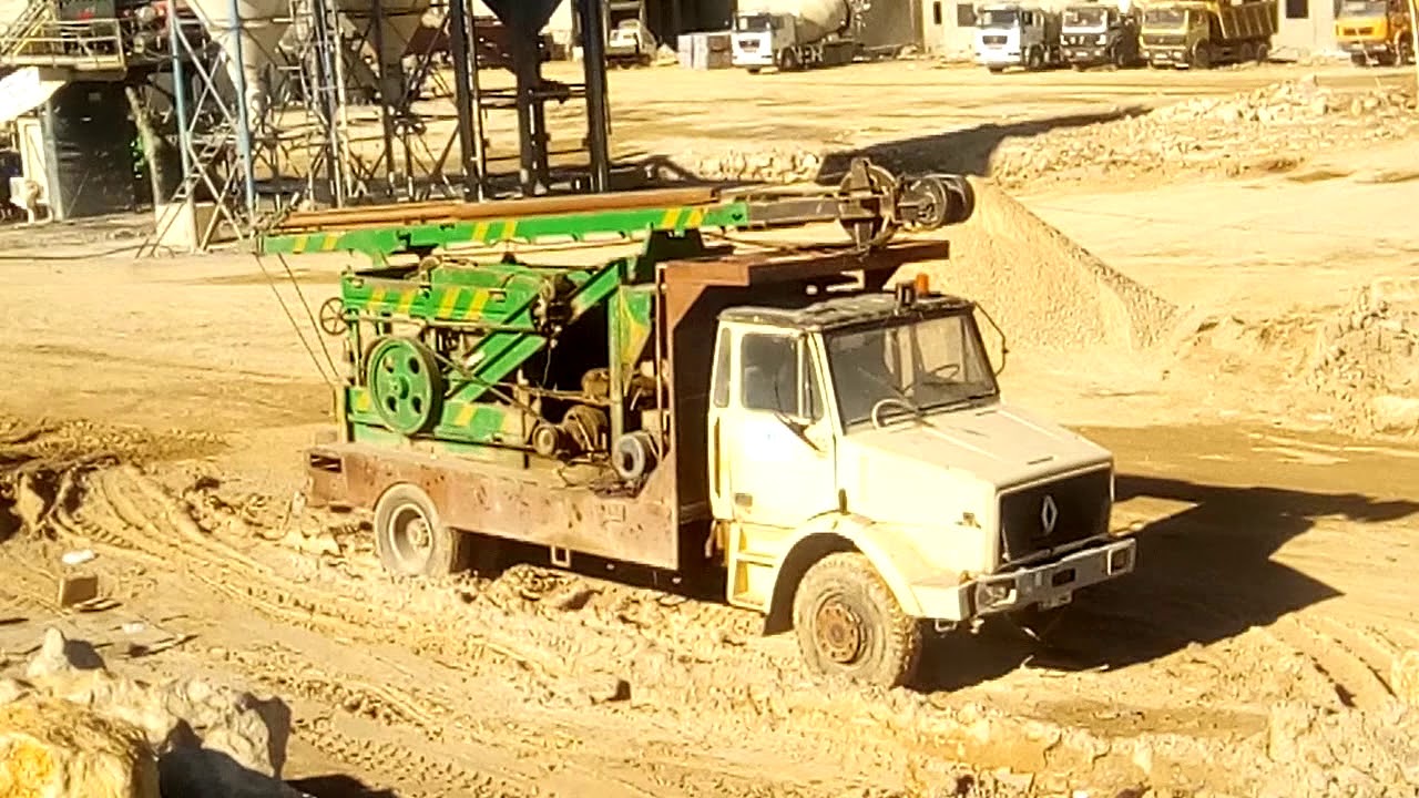 آلة حفر الابار في سكنات عدل 2 بحي كارمان تيارت - YouTube