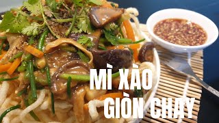 Mì Xào Giòn Chay - Mẹ Hà Vào Bếp