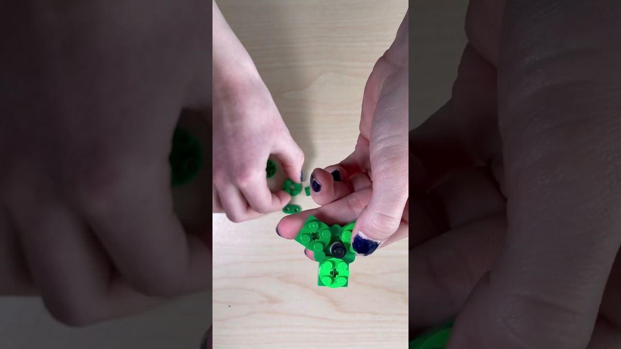 How to build a small LEGO spinner 
