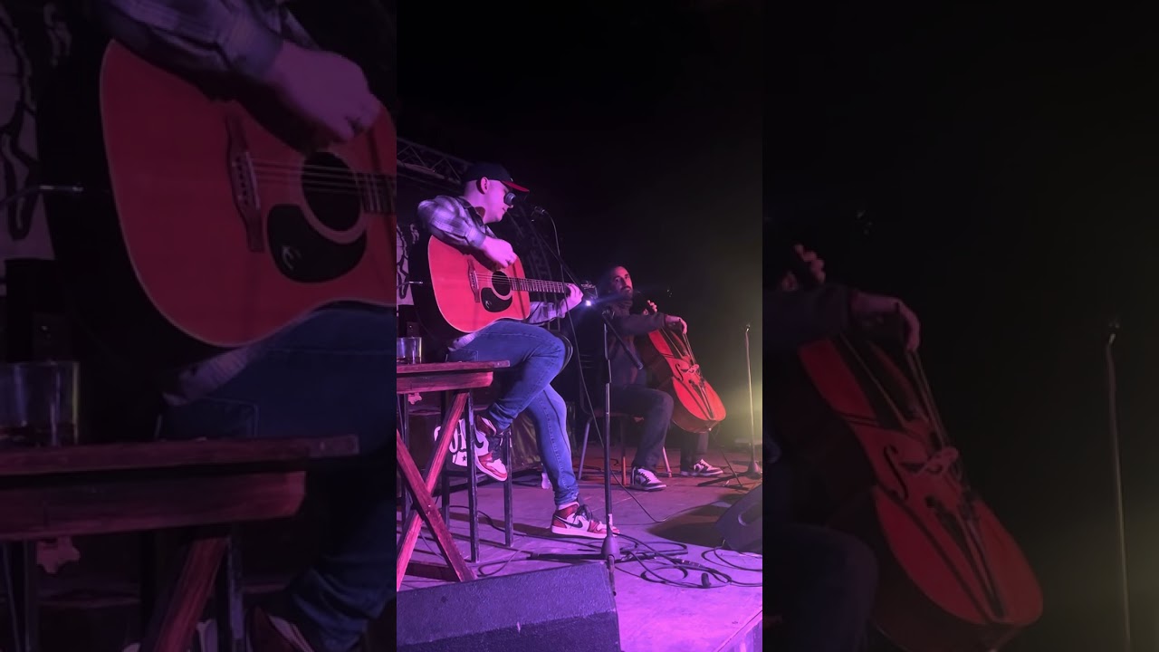 “Etiqueta Negra” de Patricio Rey por Gaspar Benegas y Lucas Argomedo