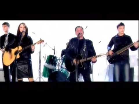 Сексуалды іш киімдегі трансвеститтер бейнеленген порно