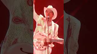 If Bruno Mars says “Dance With Me,” you DANCE 🕺 #VMAs