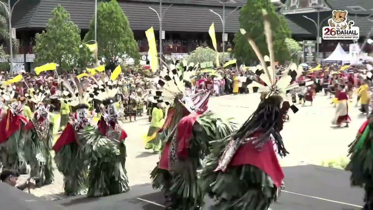 Tari Kolosal Dahau Kutai Barat 2025