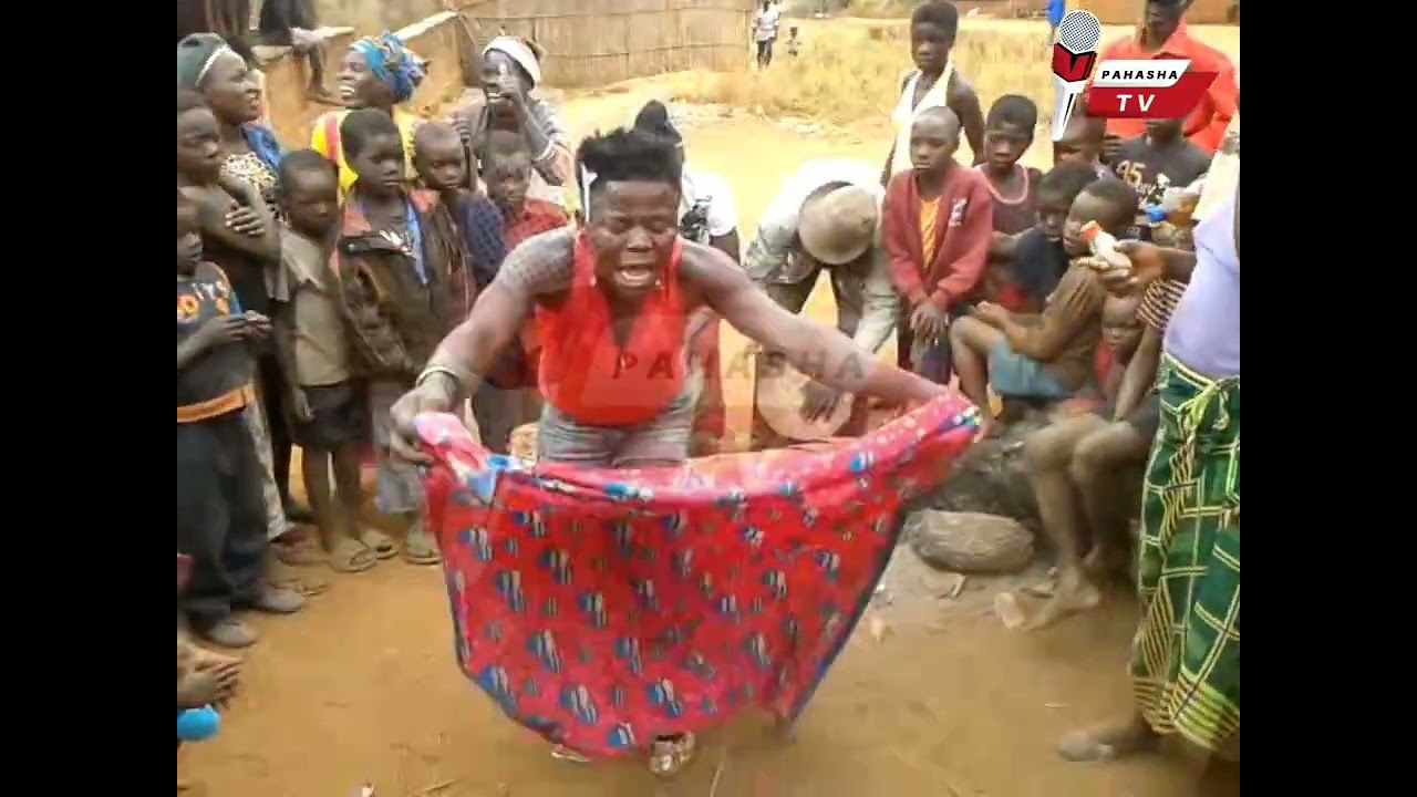 Mapurazi Diaries-🤣Jiti Dances Kwamai Dumi @Awilo  MtDarwin (Nyombwe)#foryou #viral #Trending#fypシ