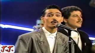 Watch Eddie Santiago Mia video