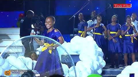 Queen Sheebah Leads Stream Of Life Choir, Kennedy SS In A praise Session At Her Neyanziza Concert