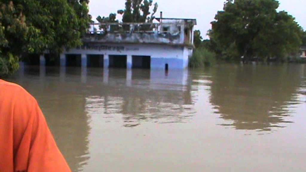 Ballia: Visit of Flood Area in District- Ballia (U.P) -Aug-2013.