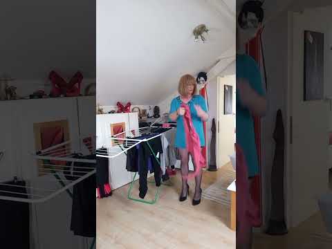 Sexy Crossdresser transvestit in Nylons - YouTube