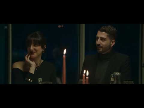 ΚΑΛΕΣ ΓΙΟΡΤΕΣ -HAPPY HOLIDAYS TREILER GREEK SUBS