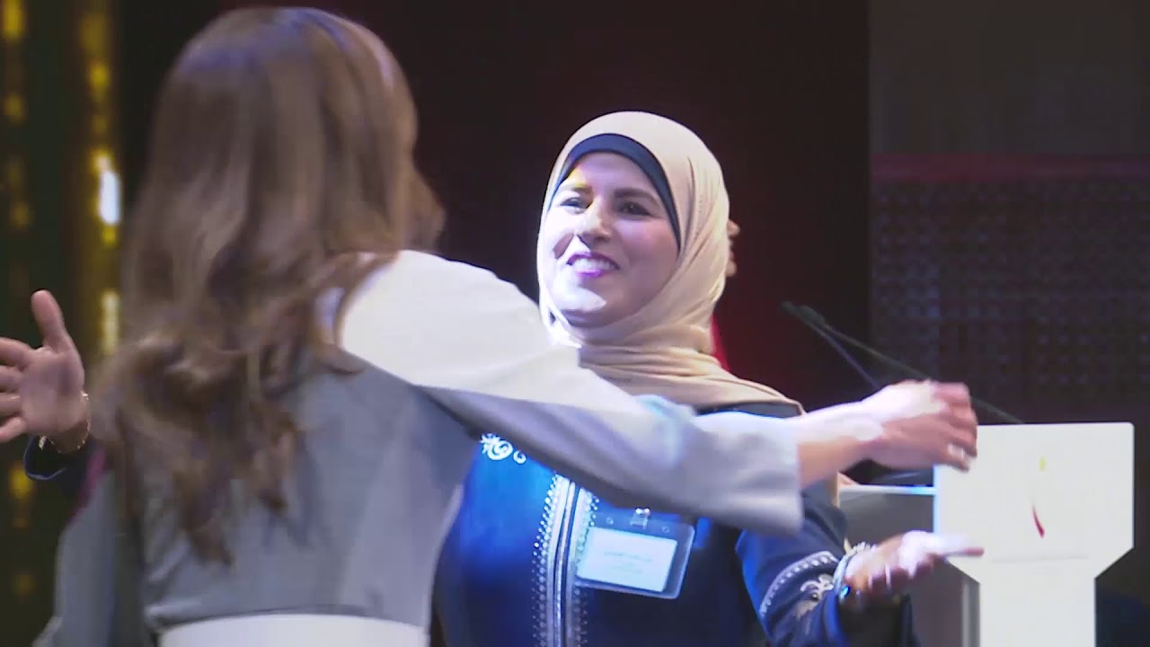 لحظة التكريم الملكي للمعلمة المتميزة (أمل الصوفي)  لعام 2018