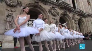 Grève : les danseuses de l’Opéra de Paris se produisent dans la rue pour défendre leurs droits