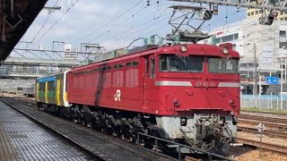 【久留里線キハE130系 KY出場配給】国鉄EF81形141号機+キハE130系マリ104編成が警笛を鳴らして宇都宮駅を発車するシーン(配8144レ)2022.4.6