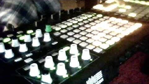 APC40 vs LAUNCHPAD ableton hardtek HMtek BECAUSE IM BORED xD hardtek liveset
