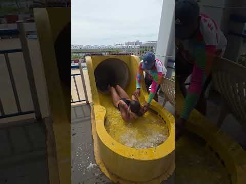 THE YELLOW SPACEBOWL WATERSLIDE‼️😂#waterpark #waterslide #WaterWorldCebu #foryoupage #travel