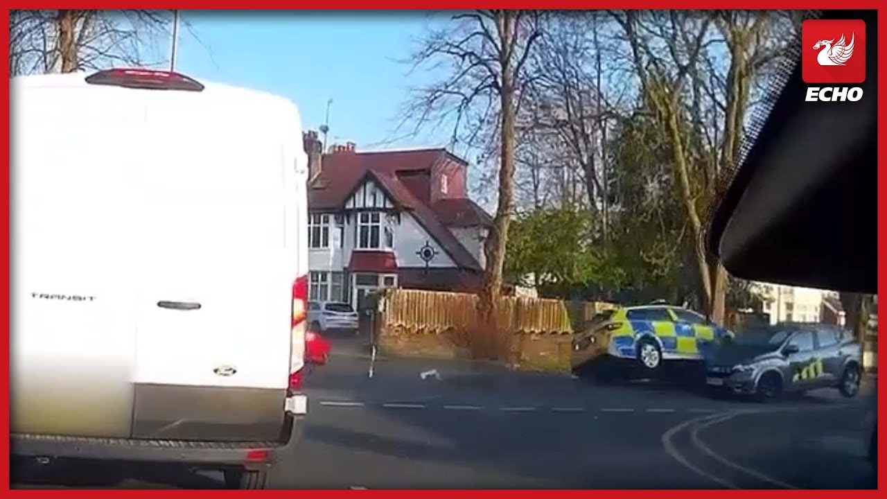 Moment police car crashes while responding to 999 call - YouTube
