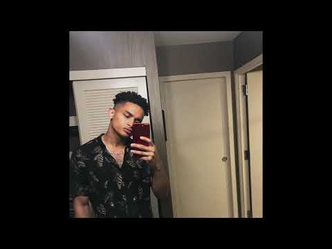 DAZEONEAST - Does She Know (SPED UP)