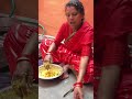 Pakodi baana rhe h
