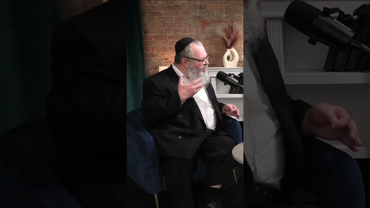 R' Yisroel Noach Vogel: Benching Goimel in front of the Rebbe