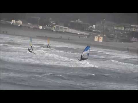 鎌倉ウインドサーフィン（3/15pm2）―鎌倉湾は春の海、春風にのって疾走し華麗に踊り舞うサーファーたち - YouTube