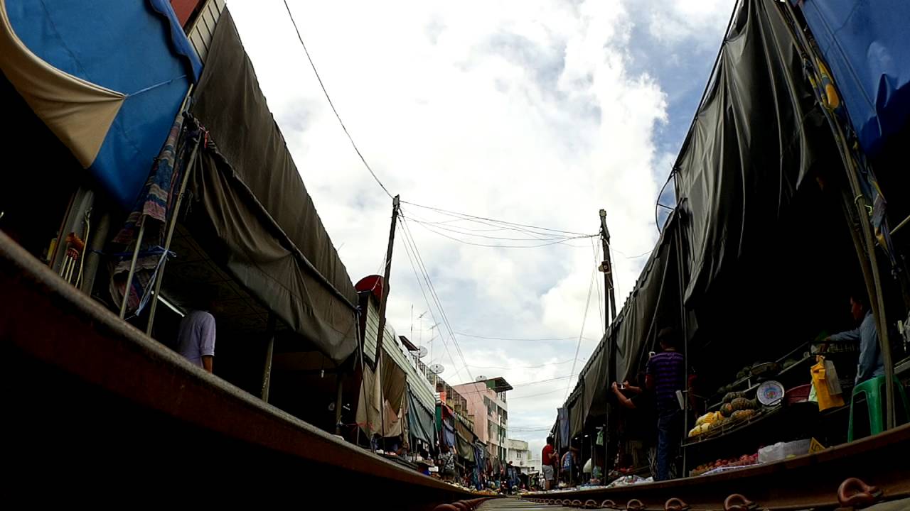 タイ　メークロン線路市場/Thailand Mae Klong Railway Market
