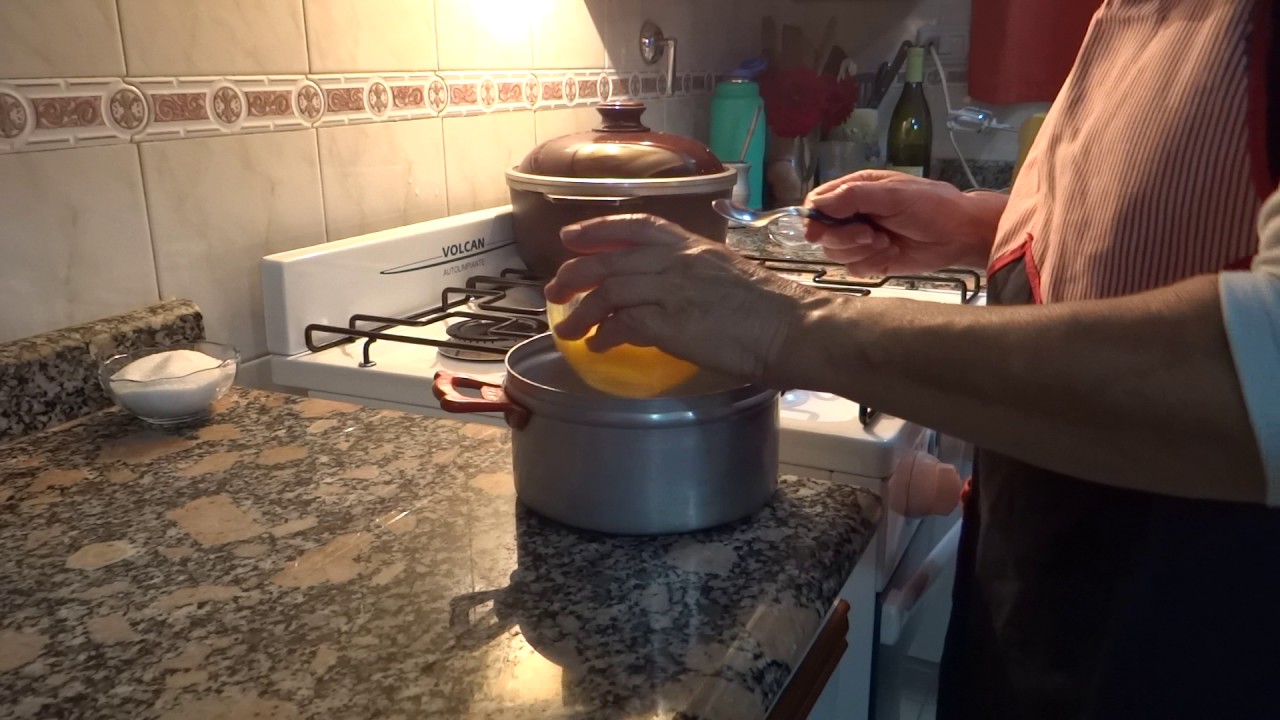 Isla Flotante en 10 minutos con nueces y sabayón