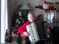 Nozie  118  auld lang syne   played on accordeon