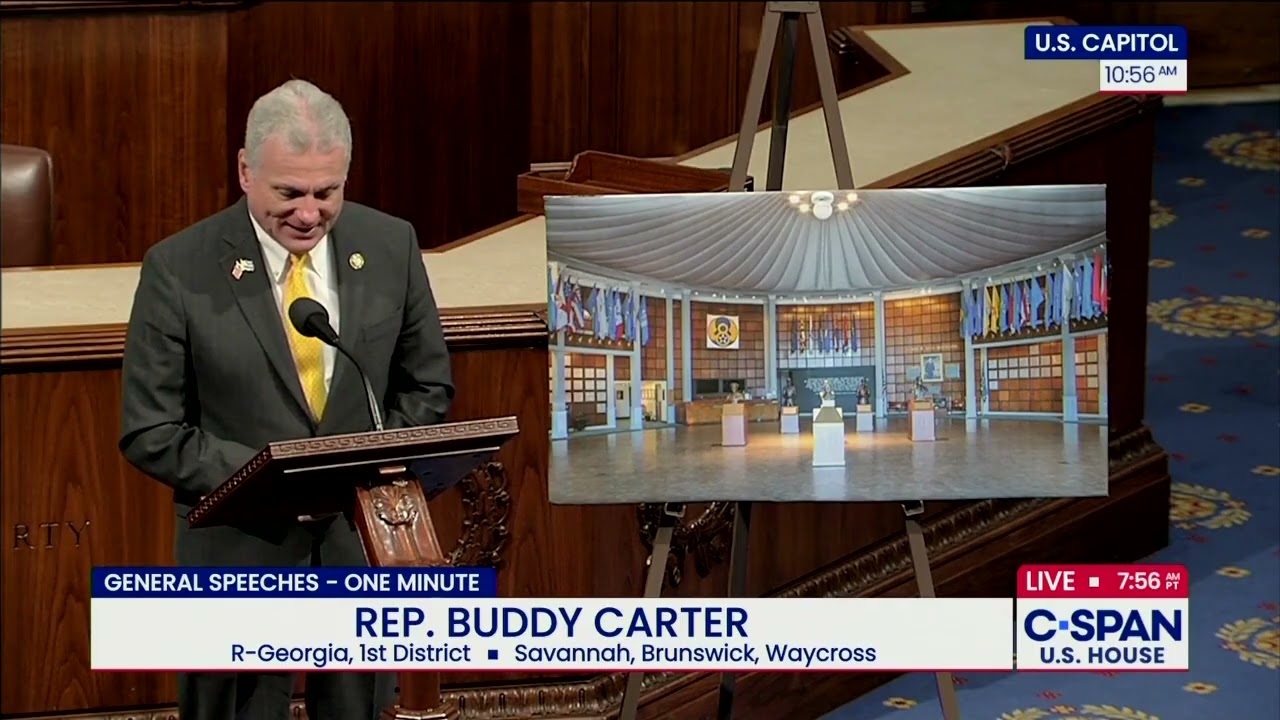 Член палаты представителей Картер чествует Пулера, Музей восьмых воздушных сил Джорджии