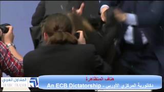 لحظة الهجوم على دراجي أثناء المؤتمر الصحفي 