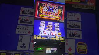 ultimate x bonus streak deuces,  nice lady hits a royal flush 😳
