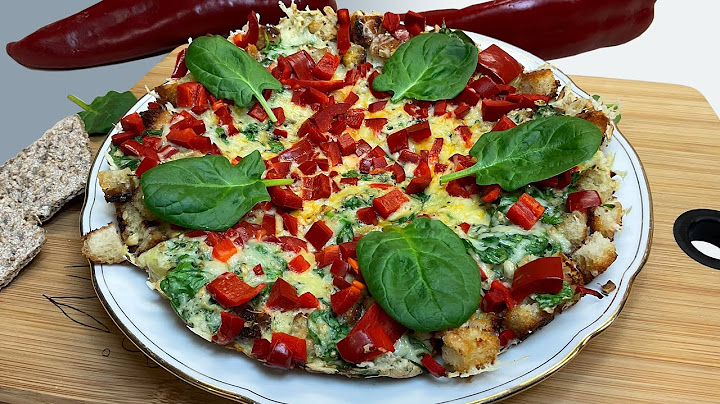 🍳Omelette with crispy and healthy croutons, spinach, cheese, vegetables and oat flakes.
