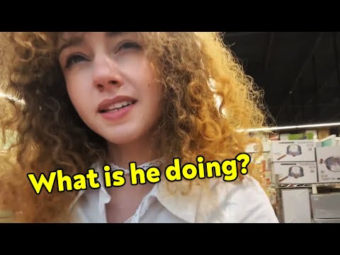 Cyr embarasses Bonnie at the store