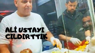 Si̇rkeci̇de Cocuk Adam Ali̇ Ustadan Çi̇ğ Köfte Yedi̇k...