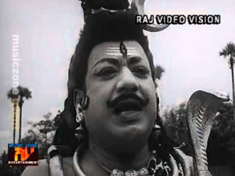 Nee Mannavana Song Lyrics on YouTube