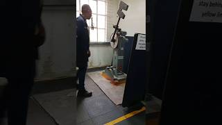 HOW TO SWING AND LAND HEAVY HAMMER IN PERFORMING IMPACT TEST USING MOUTON PENDULE DE CHARPY