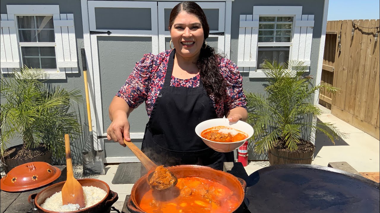 Espinazo En Chile Rojo | Mole De Olla
