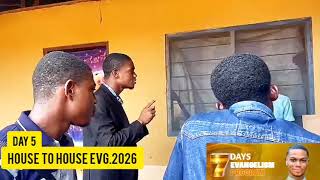 Huis aan huis EVG (2026). Gilbert OJ met zijn team (PKF) in Akutuase (Asante Re.). 7 dagen les.