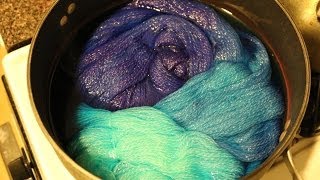 Dip Dyeing Yarn in Wilton's Violet Food Coloring