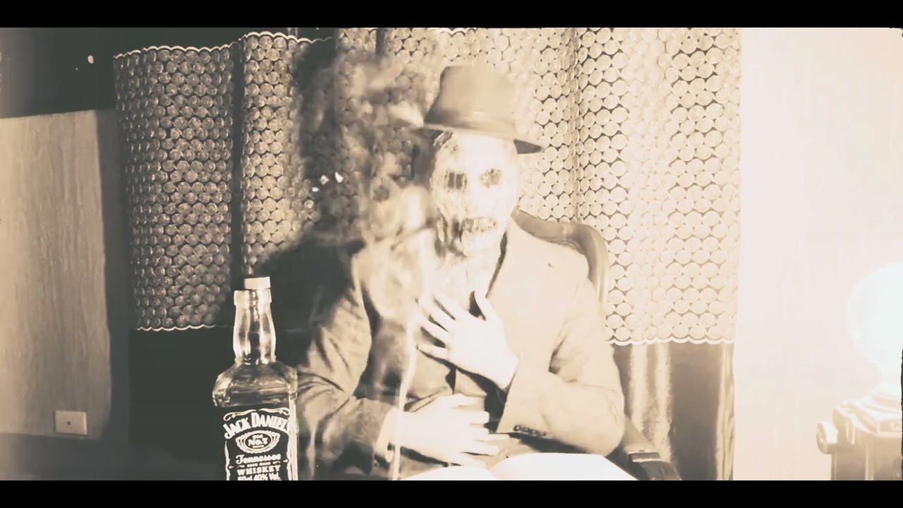 Home horror scarecrow 