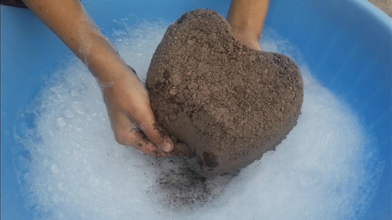 || ASMR || Crunchy grainy apples foamy water Crumbling in new tub super dusty & soft ❤️💦