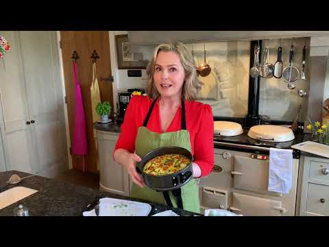 Low-carb crustless broccoli quiche recipe | Liz Earle Wellbeing