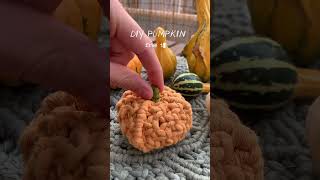 Have you seen the pumpkin tutorial yet 🎃If not, go check it out now — this is free! ✨ #diymacrame