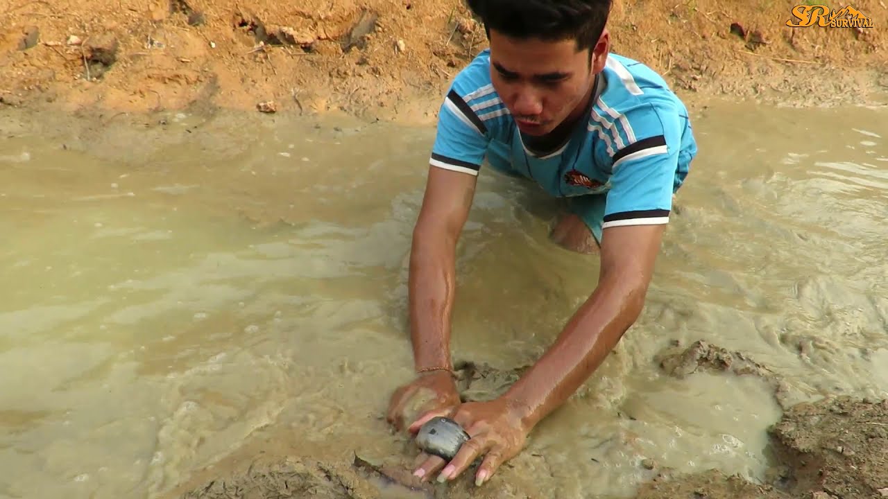 Wow! Amazing fishing| Catching Catfish In Dry Season| Find Catfish in