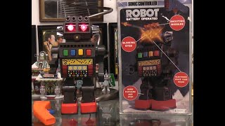 Let's play with the 1980's Sonic Controlled Robot. Hong Kong